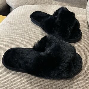 Furry Black Size 9 Slippers Cushioned slip-ons that have never been worn.